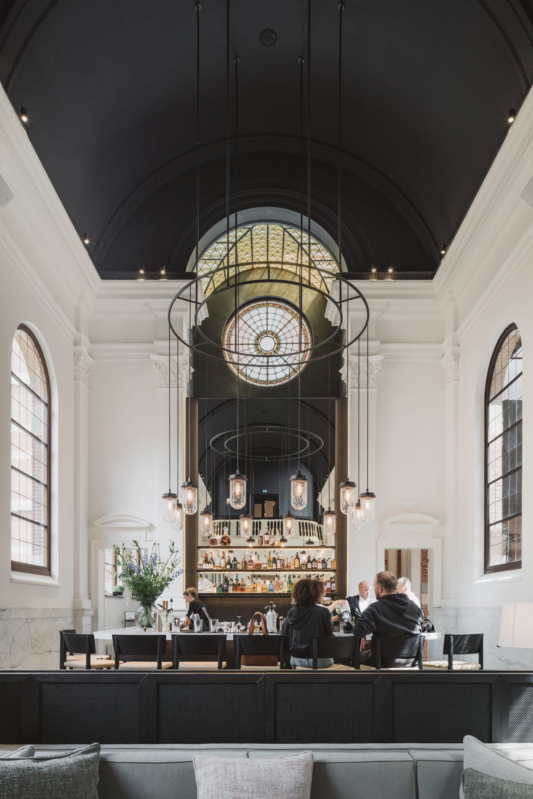 Gerestaureerd glasraam — Hotel August (opname 1 van 2)