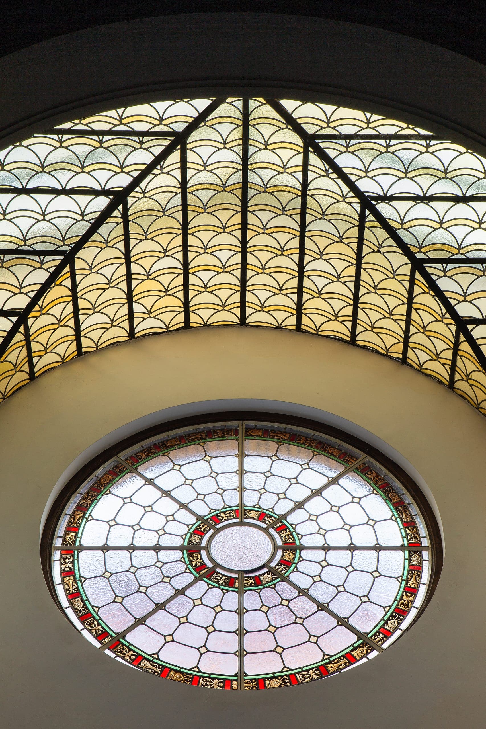 Gerestaureerd glasraam in Hotel August, Antwerpen