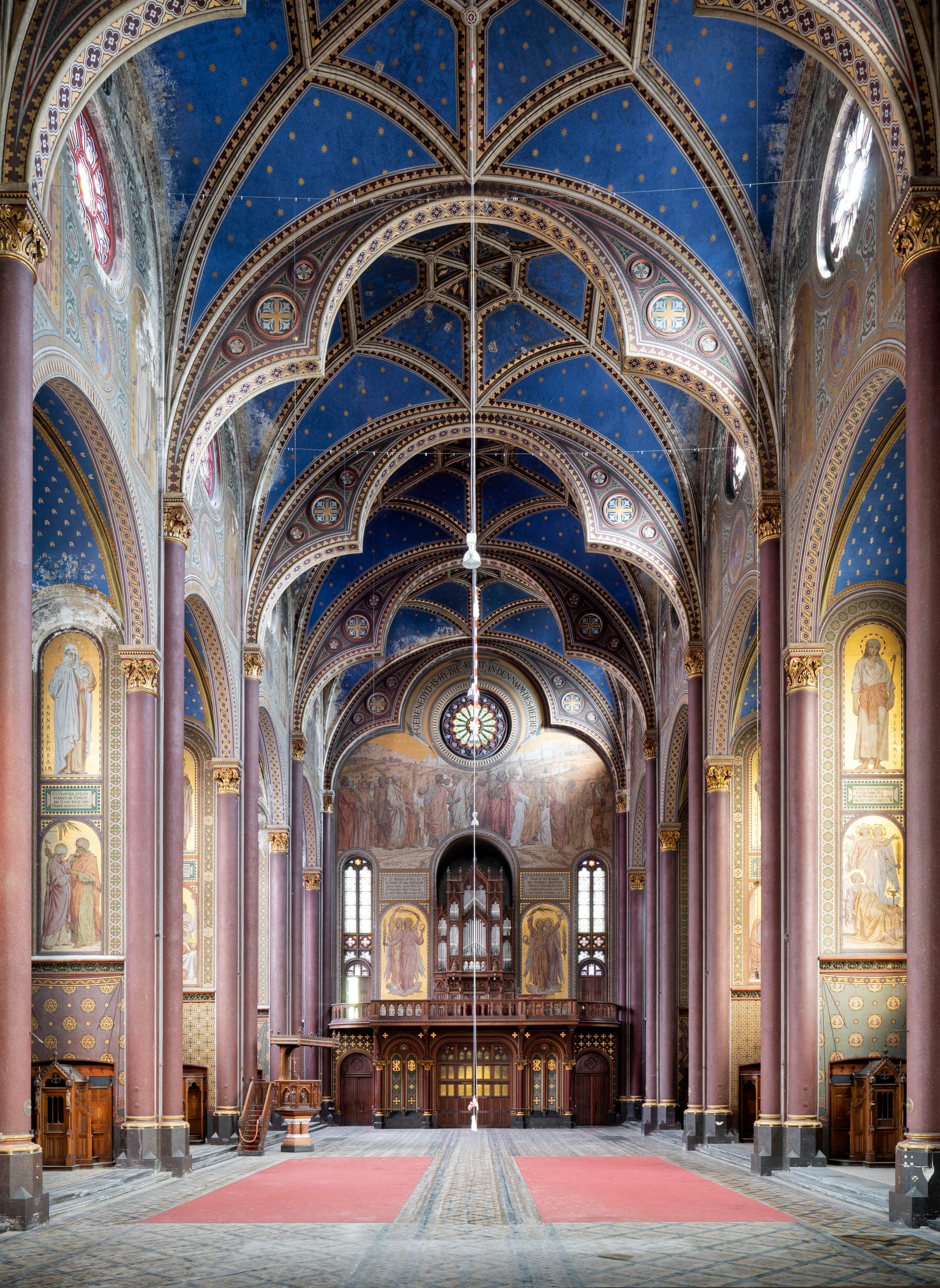 Gerestaureerd glasraam — Sint-Annakerk (opname 1 van 2)