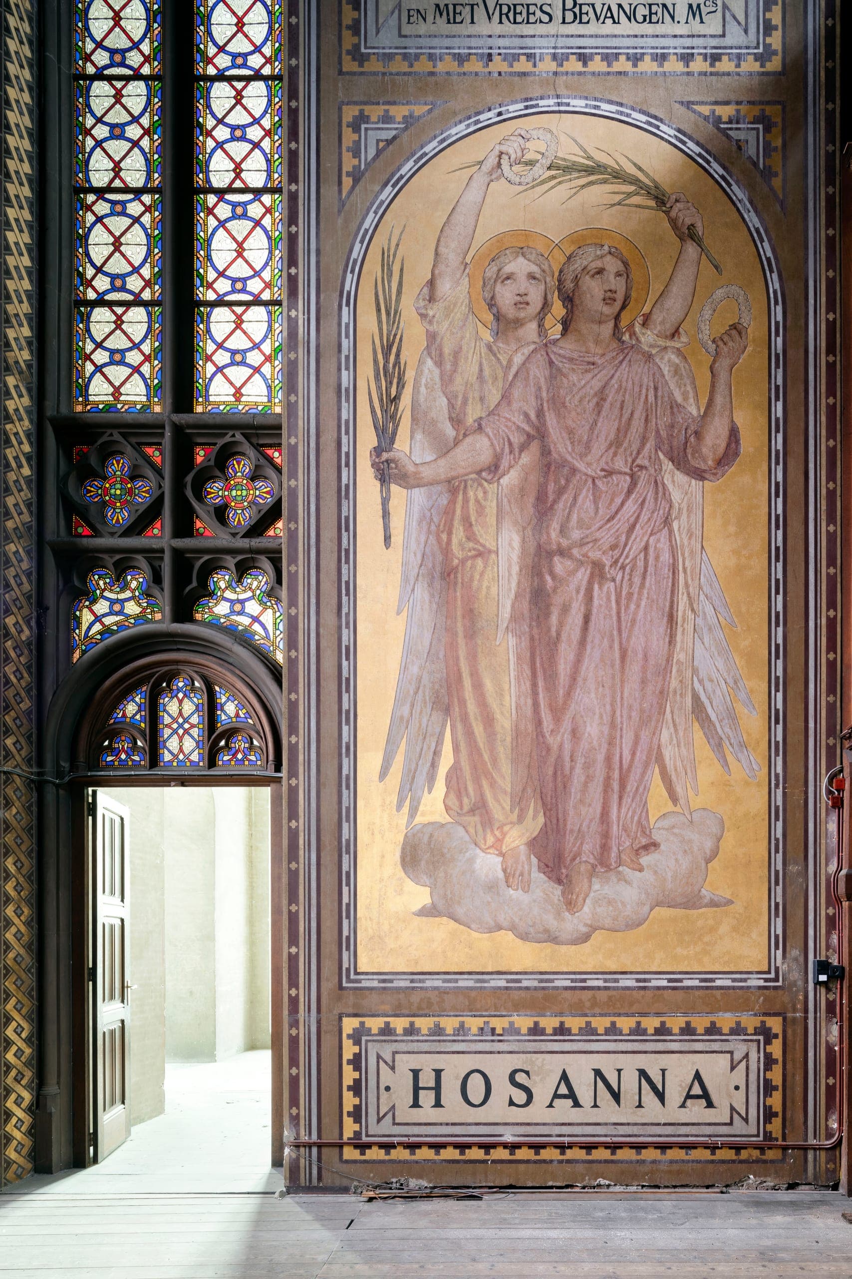 Gerestaureerd glasraam — Sint-Annakerk (opname 2 van 2)