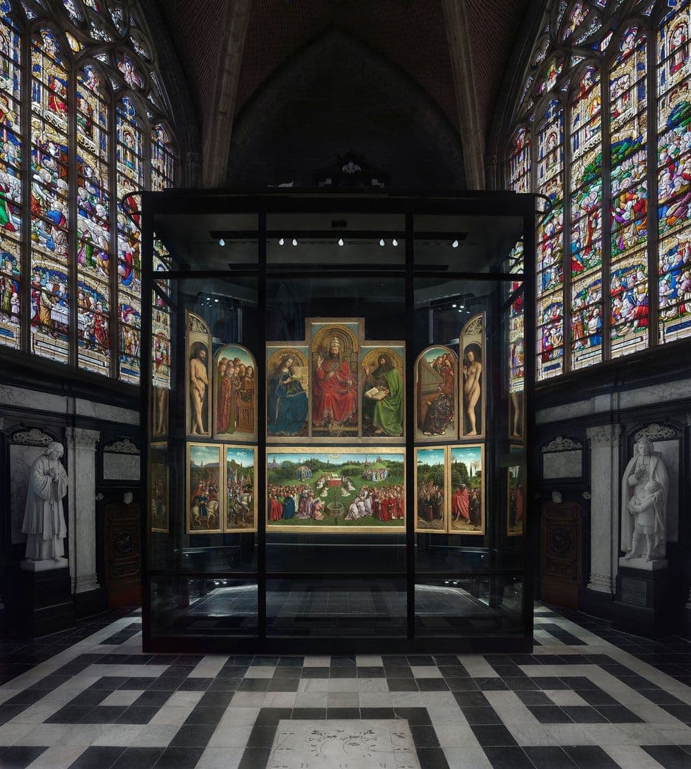 Gerestaureerd glasraam — Sint-Baafskathedraal (opname 2 van 3)